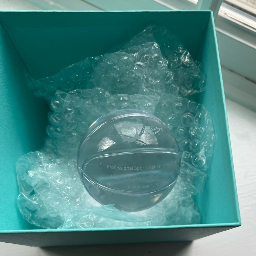 Tiffany & Co Crystal Basketball Paperweight Barclays Center Brooklyn Nets Knicks - Picture 5 of 9
